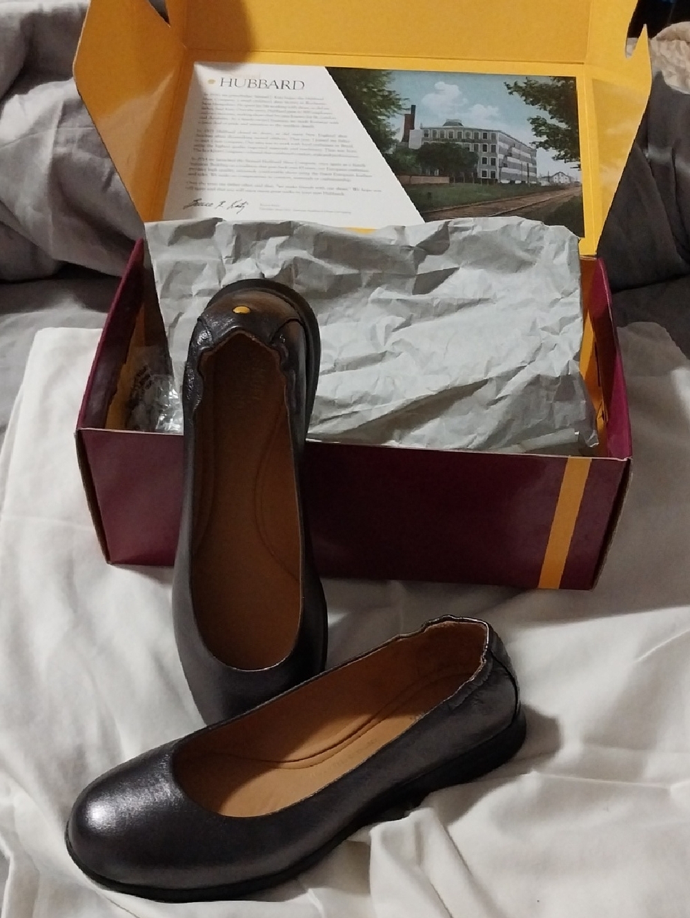 NIB Samuel Hubbard Metallic Gray Women's Ballet Flats